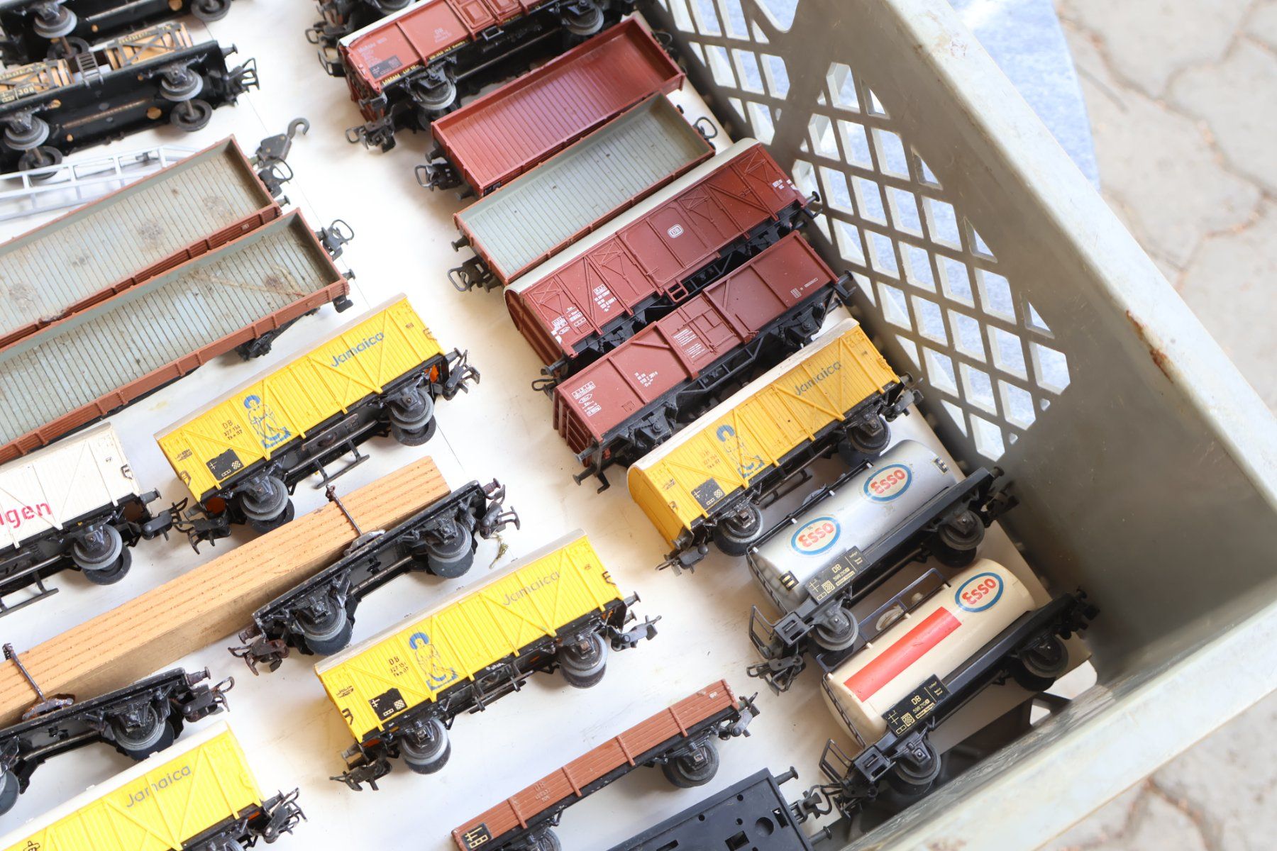 Märklin Modellini di ferrovie: Märklin 32 x Güterwagen Set H0 – Usato da Winterthur venduto da Monstera 4