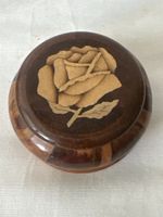 Holzdose mit Rosenmotiv und Marke "Curiosidades Zitrin"