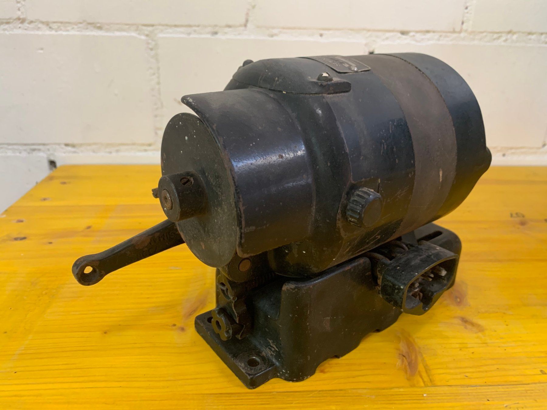 Motori: Alter Sewing Wechselstrom Elektromotor 220 Volt – Usato da Wallisellen venduto da zappenduster 1