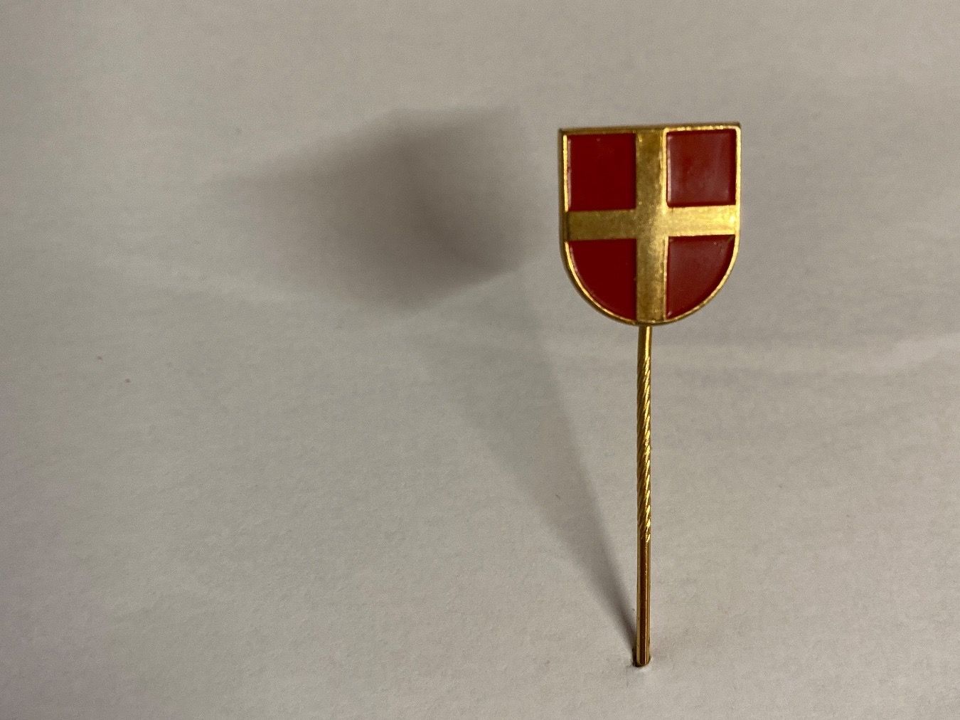 Plaketten & Abzeichen: EPINGLETTE - BLASON – Gebraucht aus Le Brassus von cinema13