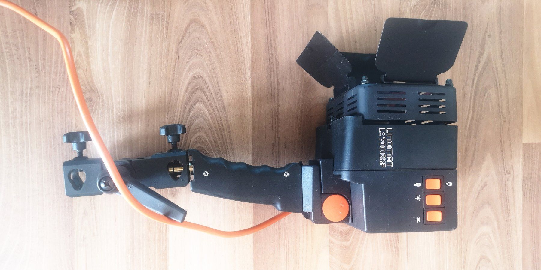 Lampen: UNOMAT LX700GKF VIDEOLEUCHTE – Gebraucht aus Zürich von zweisonn 2