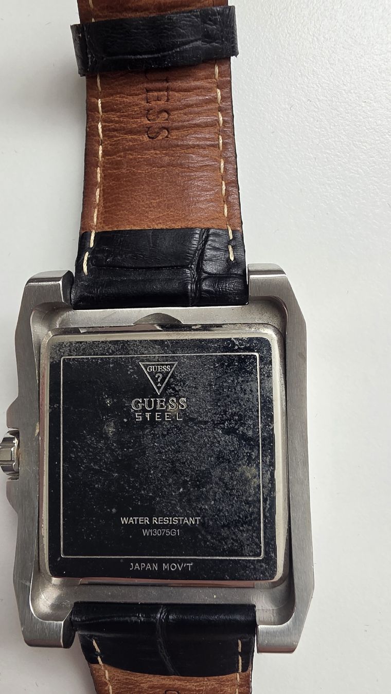 Guess Uhren: GUESS Uhr Herren, Typ 13075G1 – Defekt aus Bergdietikon von Burberry5 2