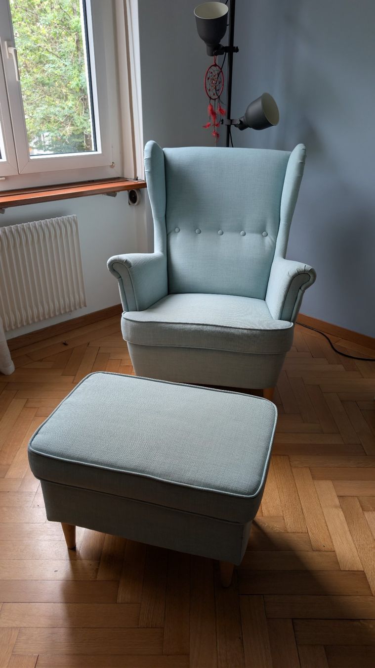 Ikea Fauteuils: IKEA Strandmon Sessel mit Ottoman – D'occasion à Zürich par cedmartial 1