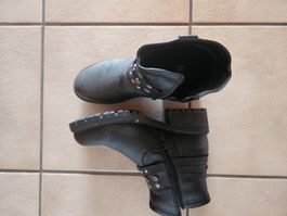 Schwarze Boots mit Nieten, Grösse 41, 1x getragen