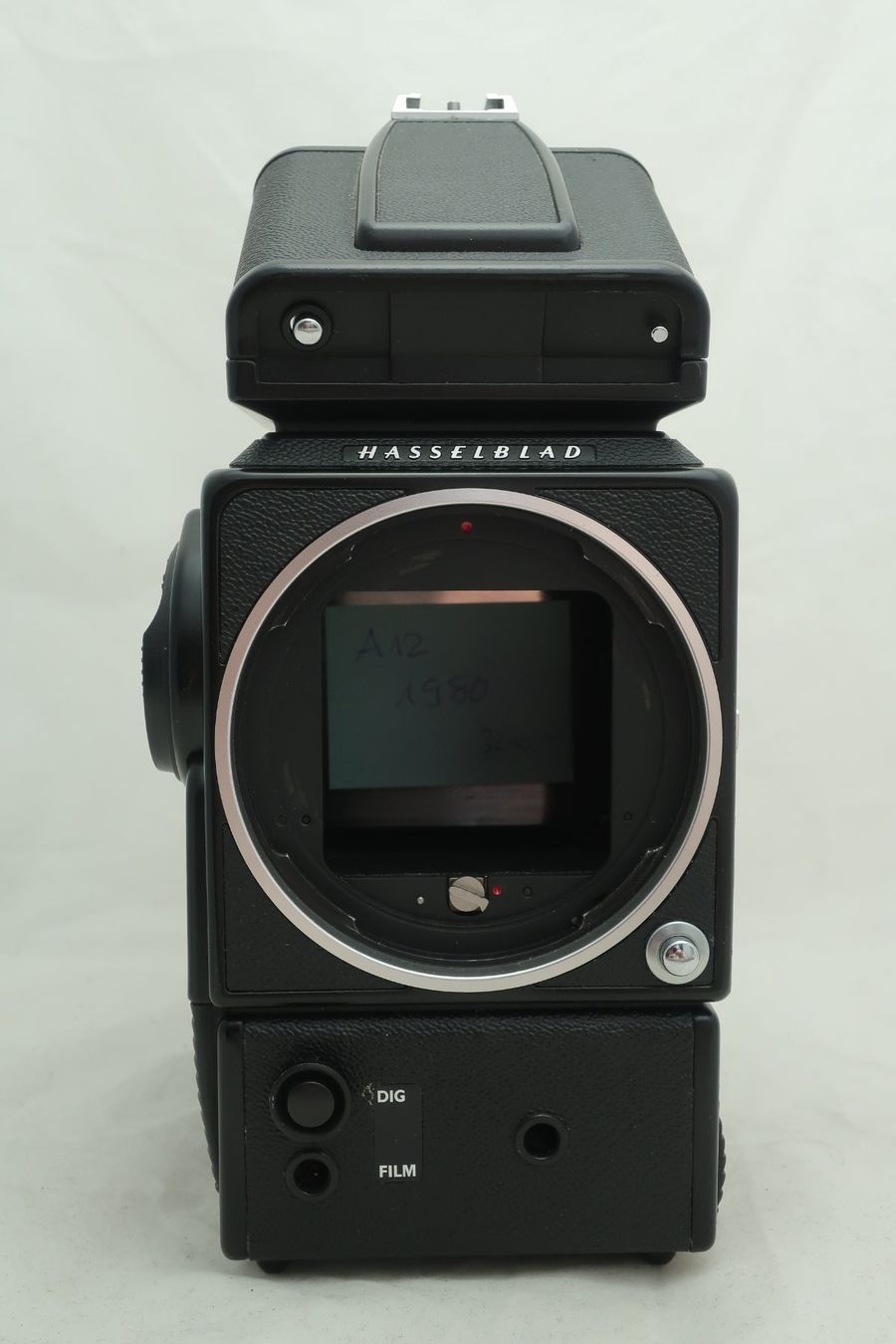 Hasselblad Fotocamera: 1.AUGUST Akt Geprüfte Hasselblad 555 ELD 2002 Magazin Prisma – Usato da Zürich venduto da dnk_nrd8 1