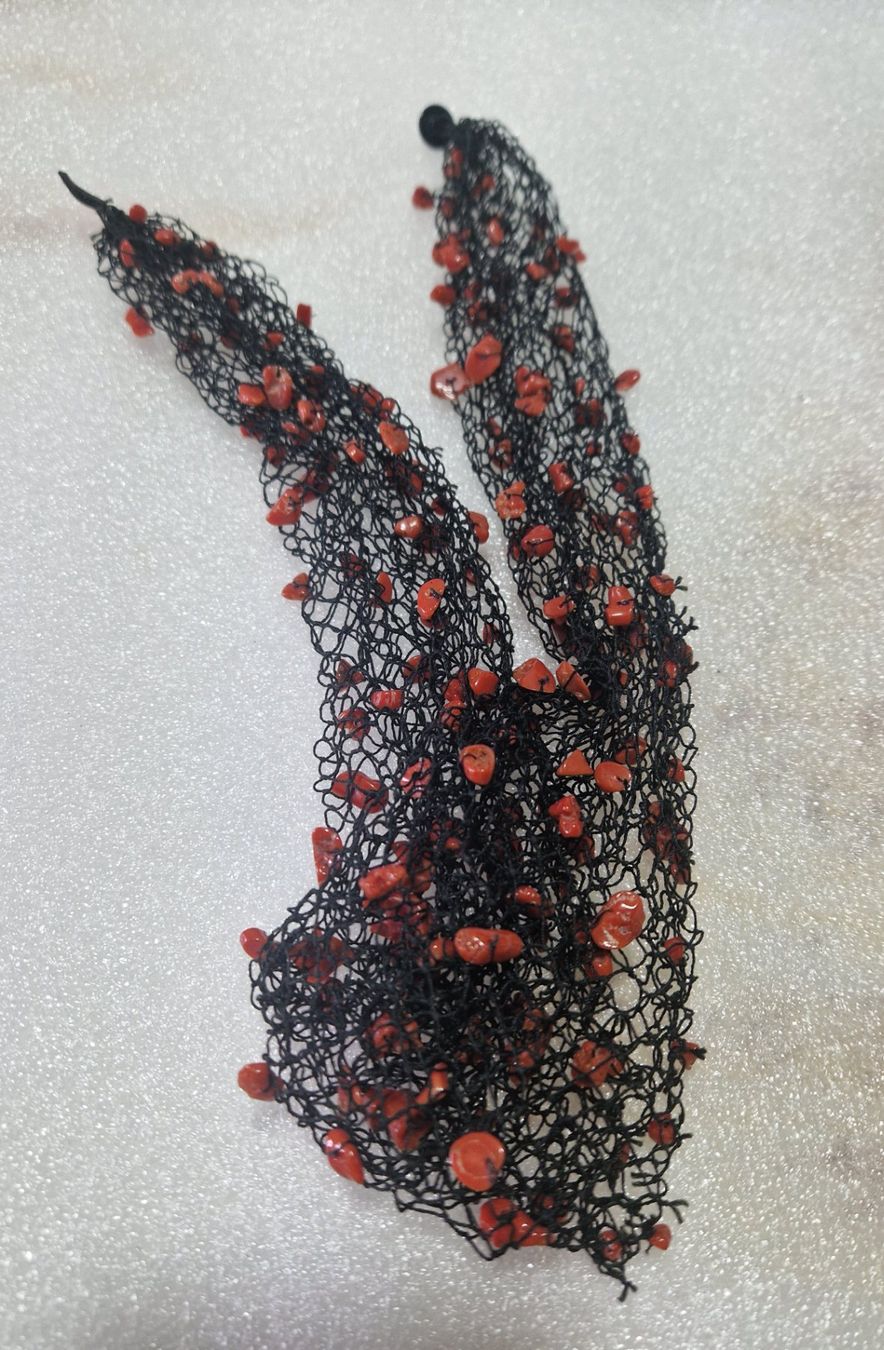 Catenine: Halskette Schwarz mit Korallen – Usato da Winterthur venduto da Sadega 1