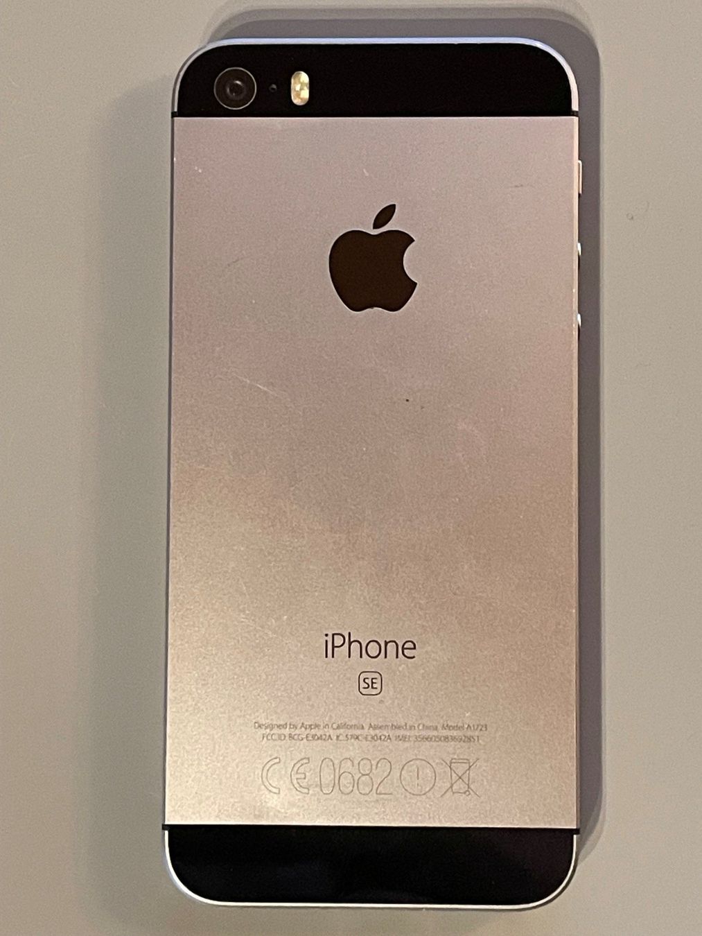 Apple Handys / Smartphones: iPhone SE 1. Gen. 2016 32 GB – Gebraucht aus Kienberg von elchegue 1