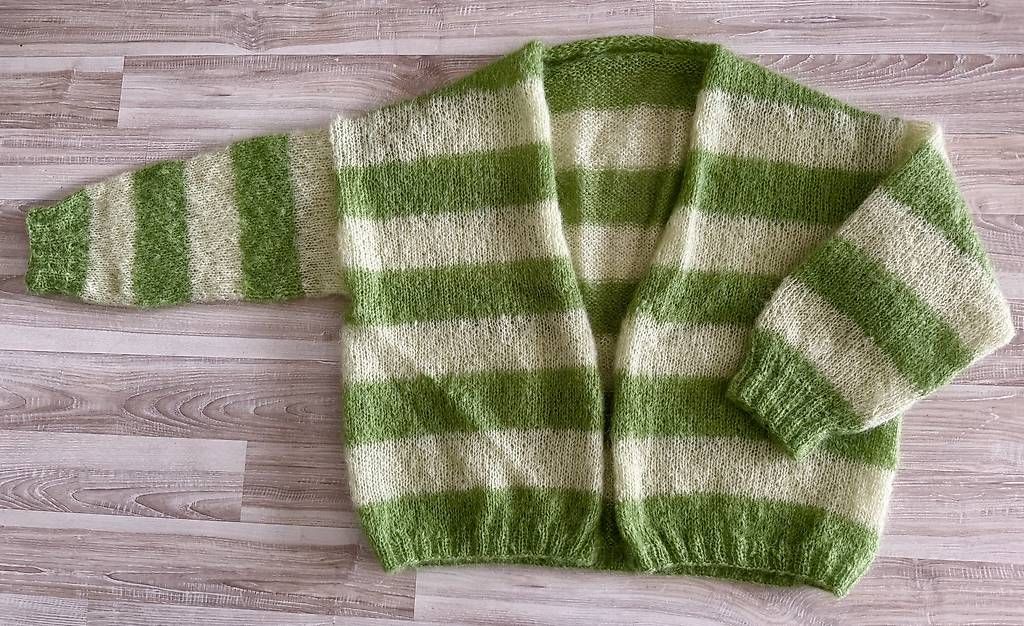 Giacche: Flauschige handgestrickte Jacke – Nuovo (secondo la descrizione) da Grossaffoltern venduto da Barbhof