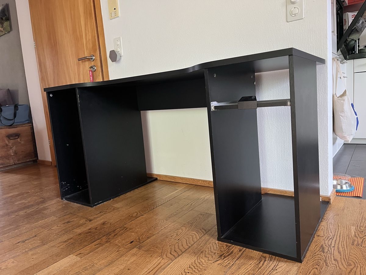 Schreibtische: Schreibtisch  – Gebraucht aus Fidaz von Tinpign 1