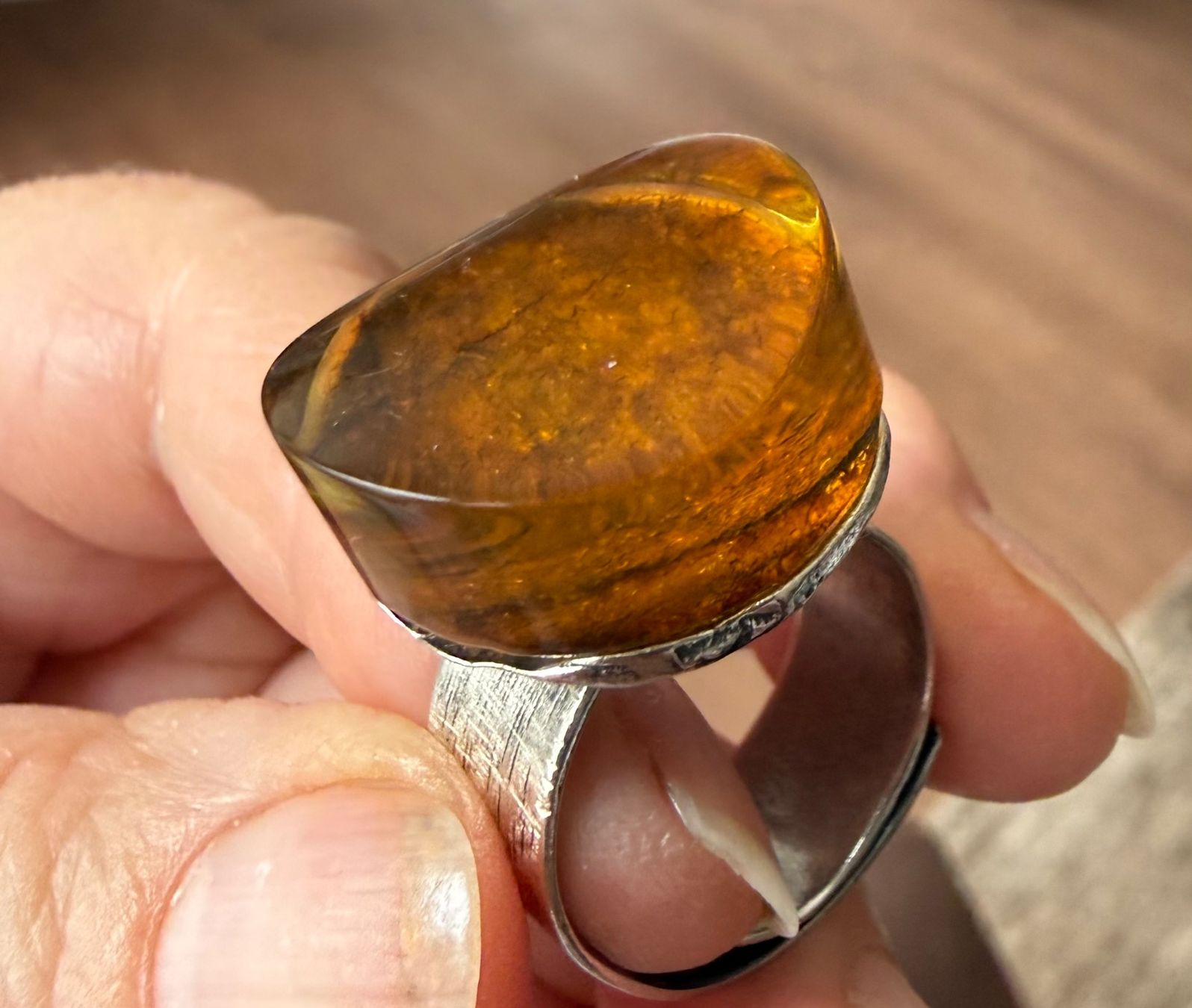 Anelli: Einzigartiger Ring mit grossem Bernstein.💍🧡 – Nuovo e nell'imballaggio originale da Ebikon venduto da elischka