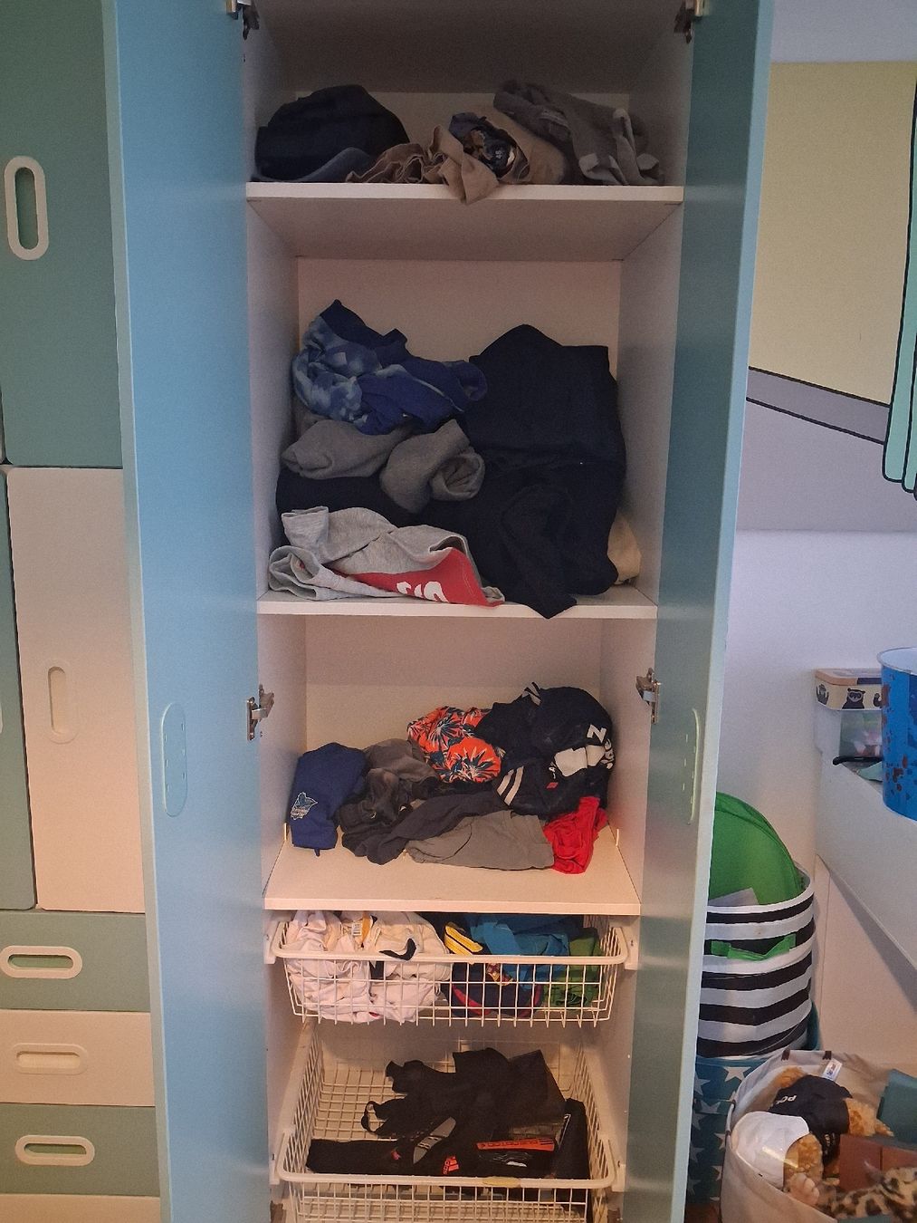 Ikea Armadi: Kleiderschrank Kinderzimmer blau weiss – Usato da Thalwil venduto da myandine 1