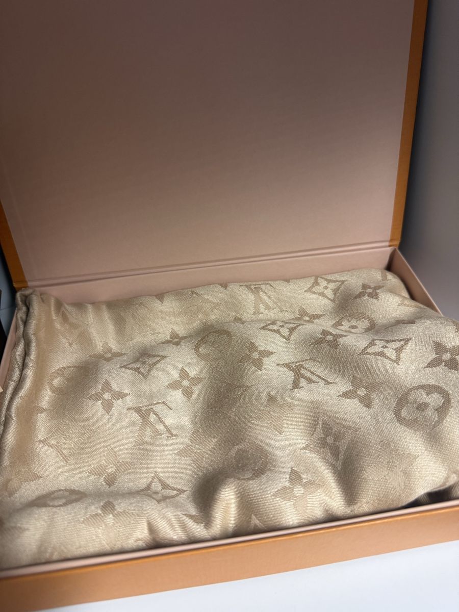 Louis Vuitton Foulard & Sciarpe: Louis Vuitton Schal Monogram beige mit Original Box – Usato da Hergiswil NW venduto da Chogu