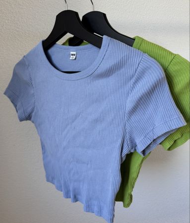 2 Uniqlo T-Shirts, Grösse S