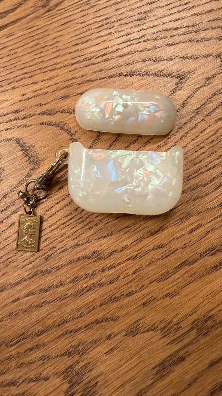 Anhänger: AirPods Case Glänzend Weiss mit Anhänger – Gebraucht aus Würenlos von Starceve