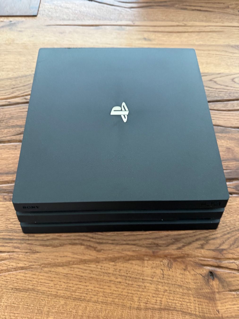 Sony Console: Playstation 4 Pro 1TB 2 Controller FW 10.5 mit Jailbreak BD – Usato da Wollerau venduto da qua_hw62 3