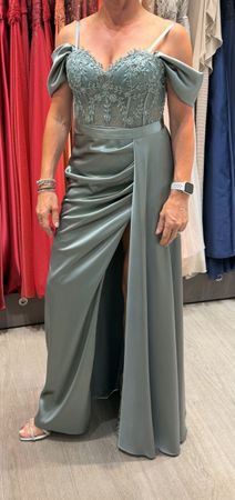 Abendkleid lang Salbeigrün mit Schnürung neuwertig
