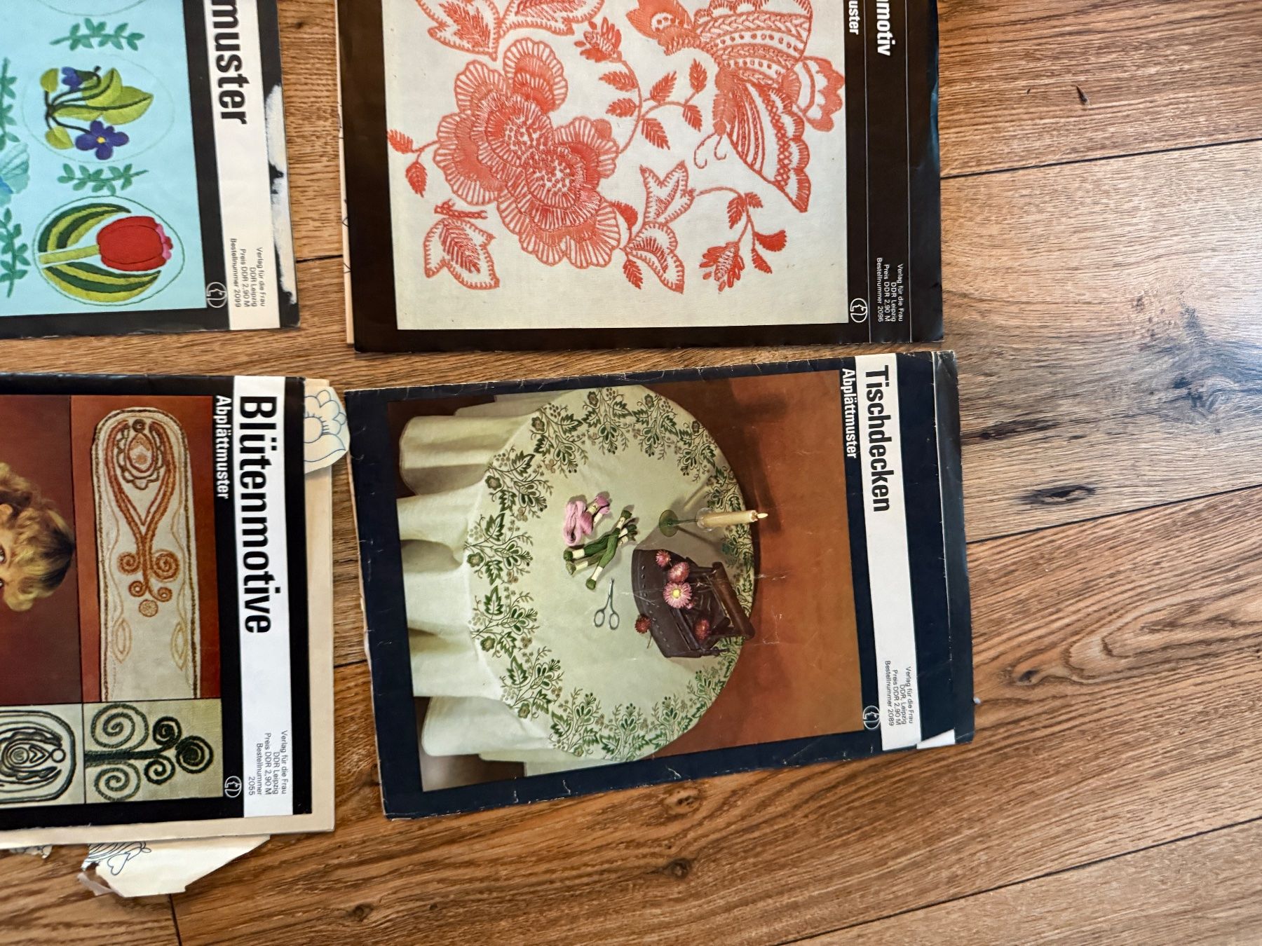 Bücher: Gemischtes Stickmuster Konvolut Blüten decken decke – Gebraucht aus Buchs SG von Billikatze5 3
