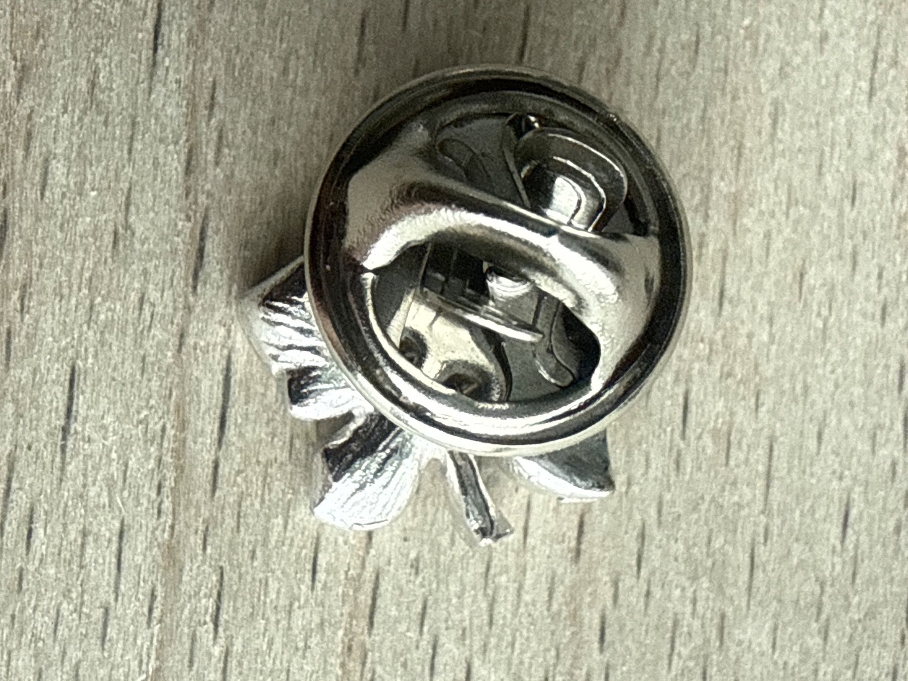Placchette & Badge: Pin Blatt – Usato da Glattbrugg venduto da Schweigmatt 1