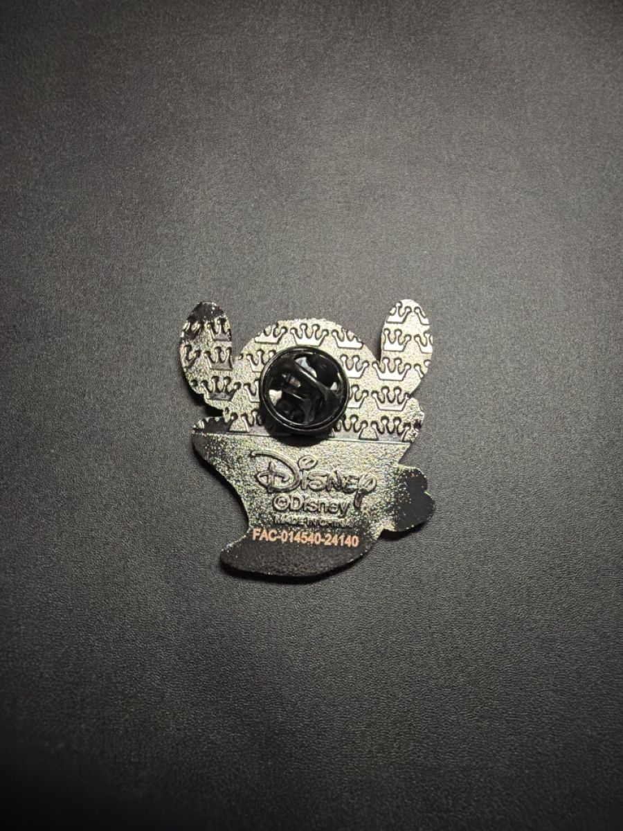 Placchette & Badge: Loungefly Disney Stitch Ghost Pin – Usato da wynigen venduto da Birnenmus 1