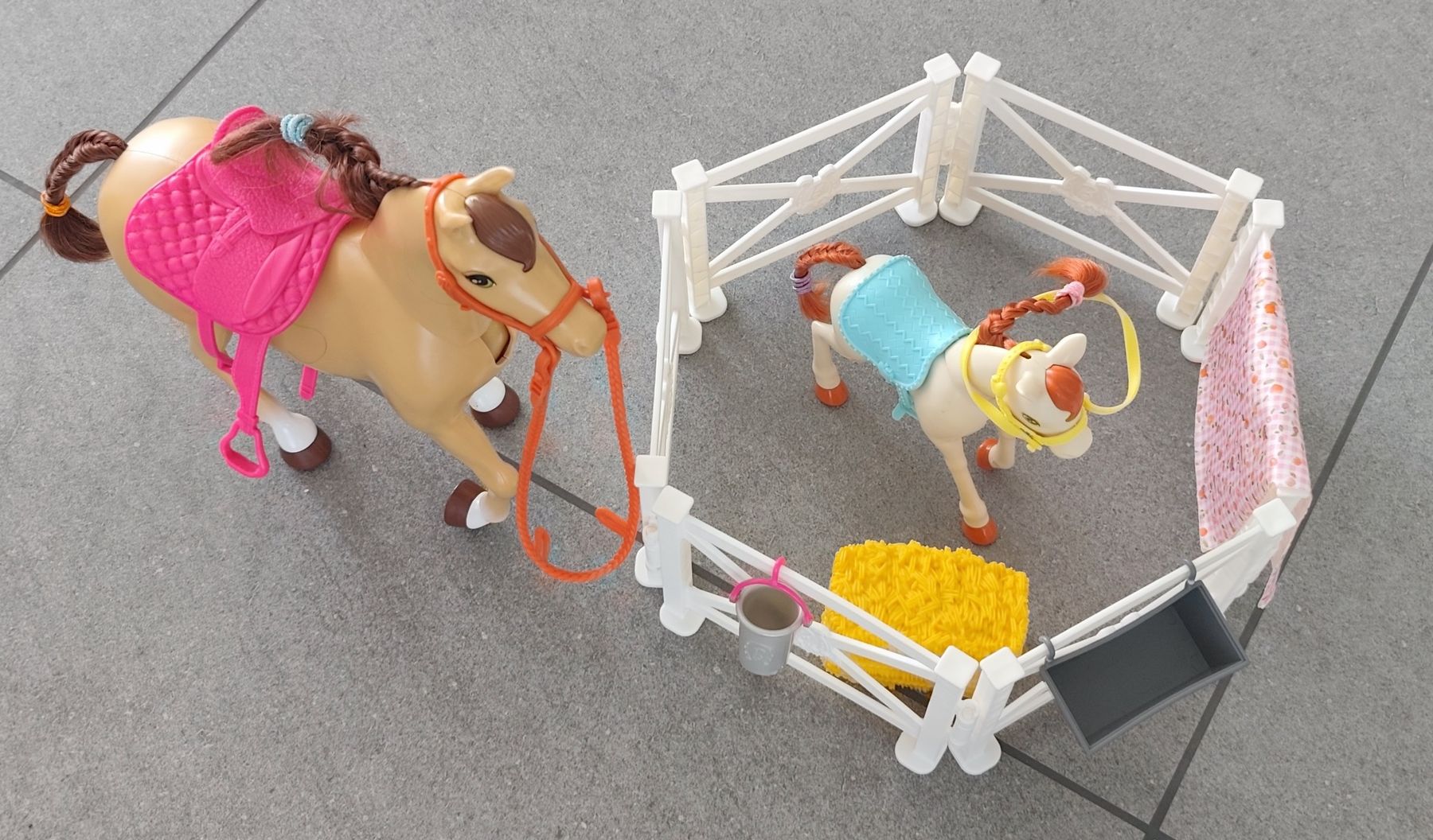 Puppen: barbie set with 19 barbies – Gebraucht aus Richterswil von Cp92 5