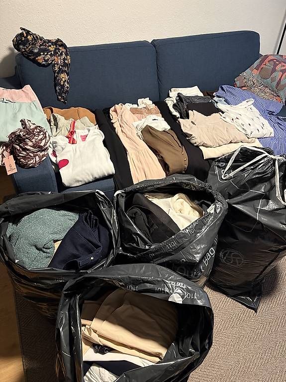 Lotti di vestiti: Kleiderpaket diverse Grössen Second Hand – Usato da Unterägeri venduto da mar_96hk