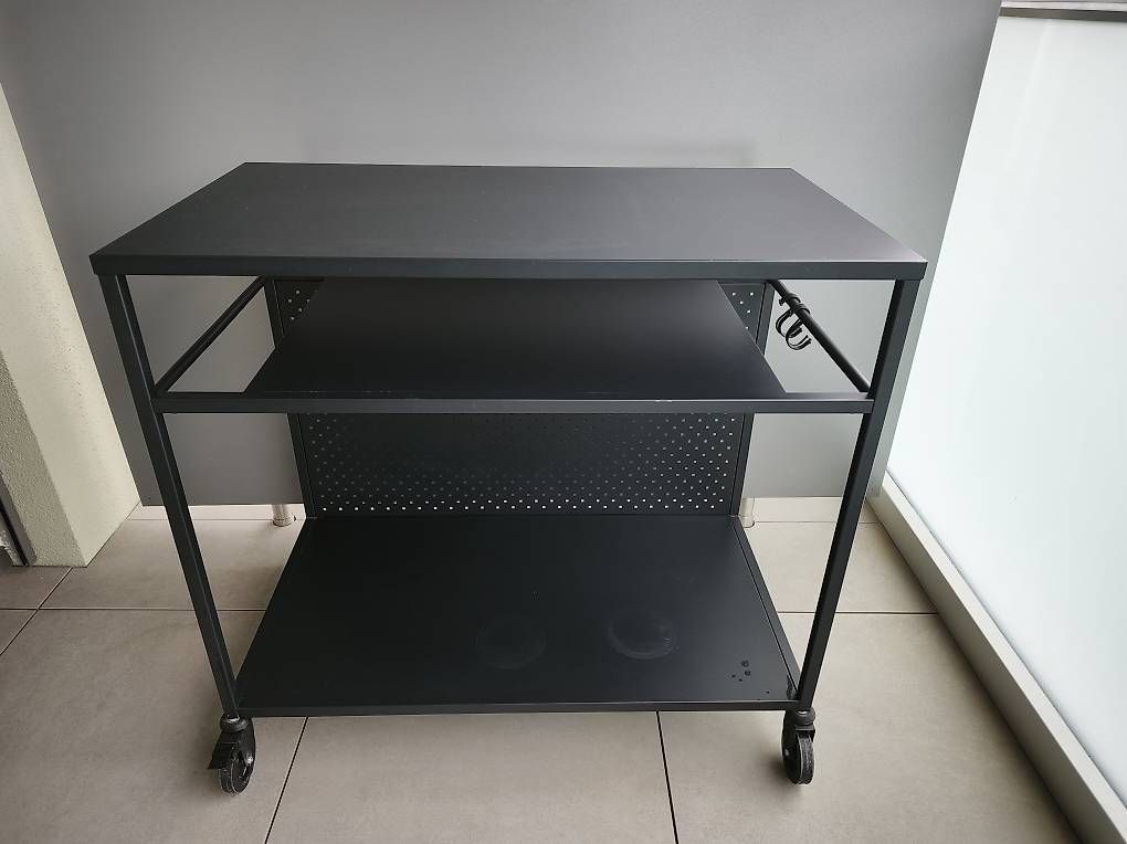 Armadi: Terrassen Schrank mit Rädern  – Usato da Jegenstorf venduto da Glasi100