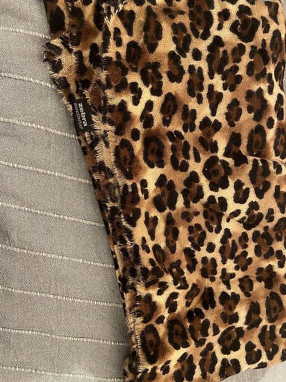 Foulard & Sciarpe: Leoparden Schal  – Usato da Oberglatt ZH venduto da val_wq29 1