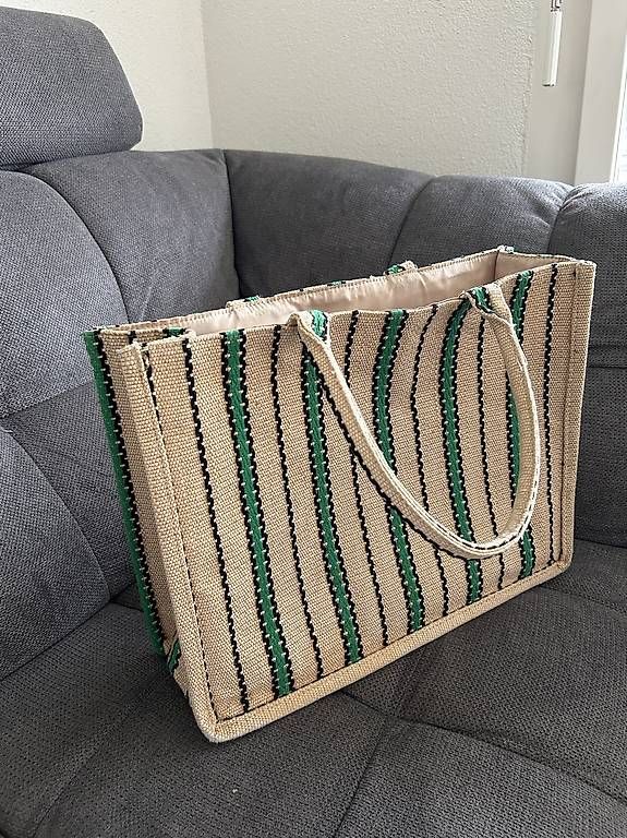 Taschen für Damen: Grosse tasche – Gebraucht aus Kehrsatz von mem_2v6k 1