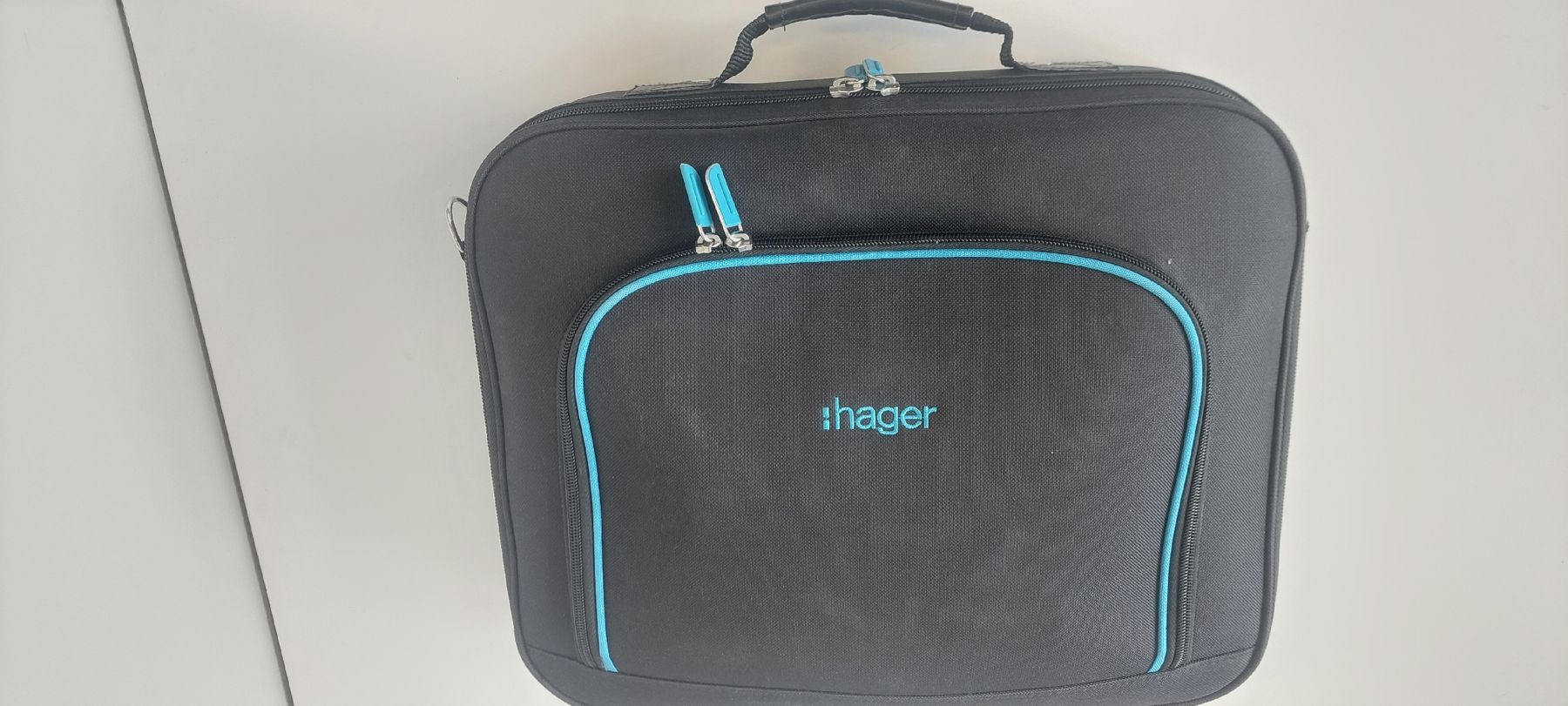 Modem & Router: Hager easy Programmierkoffer mit Router – Usato da Rapperswil SG venduto da Indoc