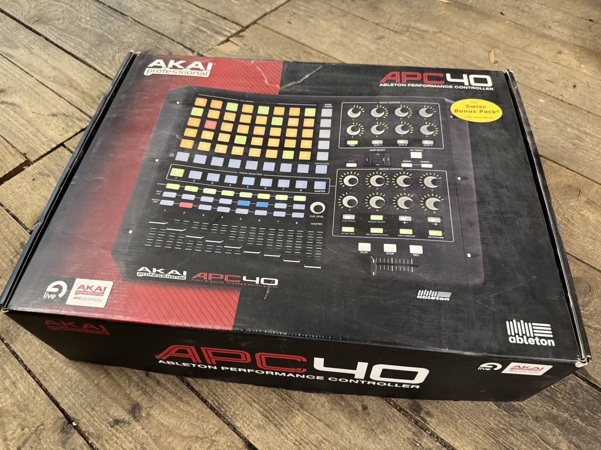 Akai Platines de mixage: Akai APC40 Ableton Performance Controller – D'occasion à Samstagern par rrdl69