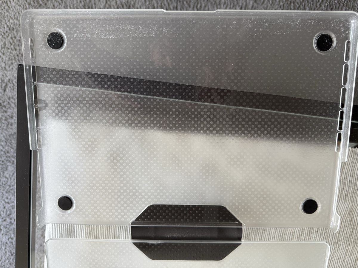 Apple Covers & Borse: UAG MacBook Pro 16" 2021 Dot Case - Ice -! – Usato da Steinhausen venduto da Carlo_SPro 1