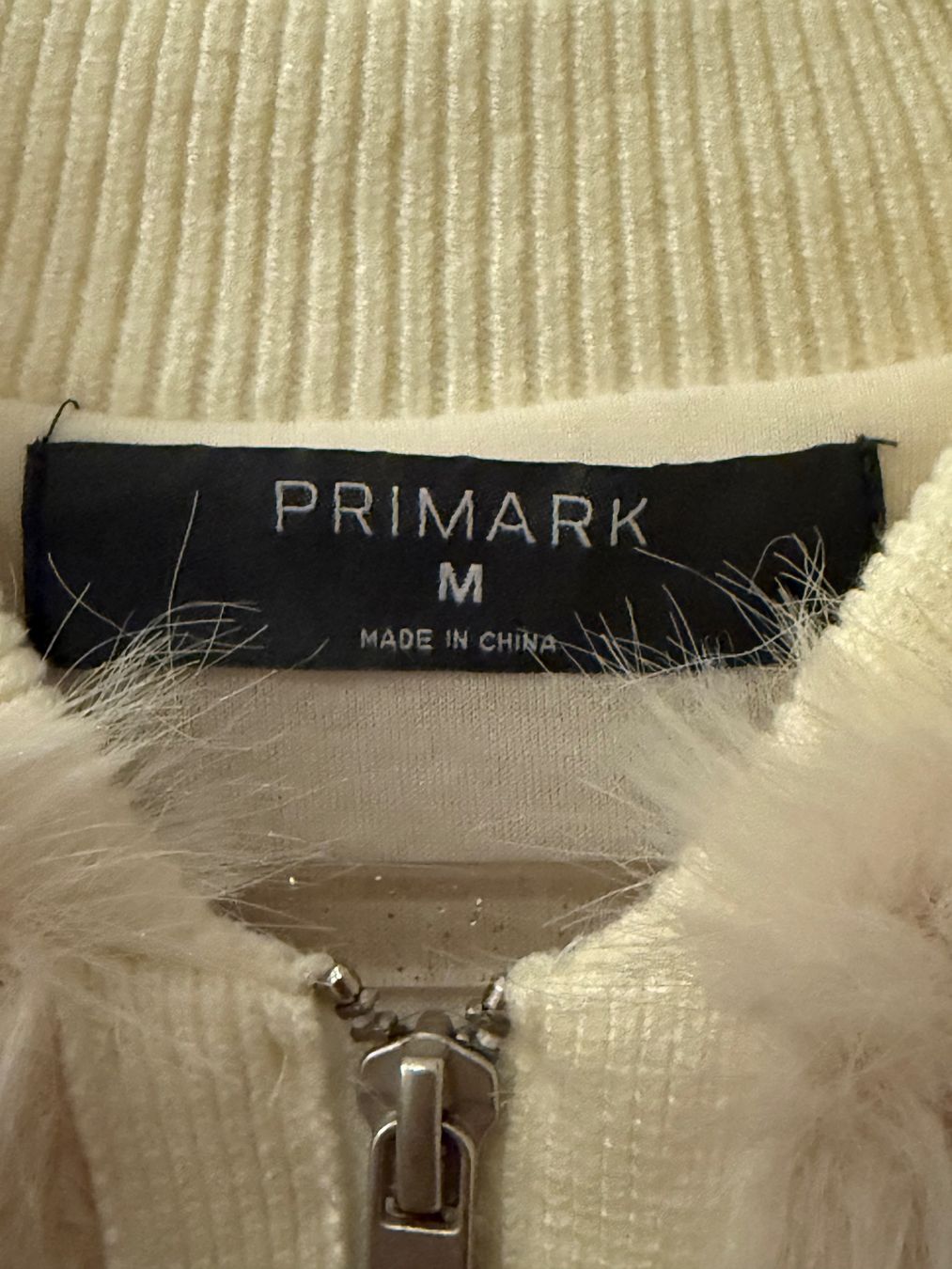 Primark Vestes: Pelz Jacke – Neuf avec emballage d'origine à Cugnasco par Jennifer_9 1