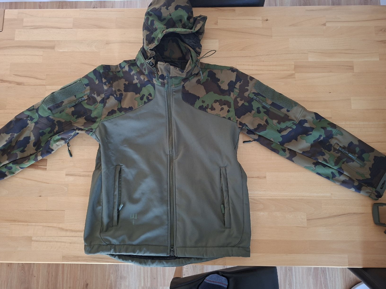 Giacche: Pitchfork Swisscamou Softshell Jacke – Nuovo (secondo la descrizione) da Oberwil BL venduto da yves.bubendorf