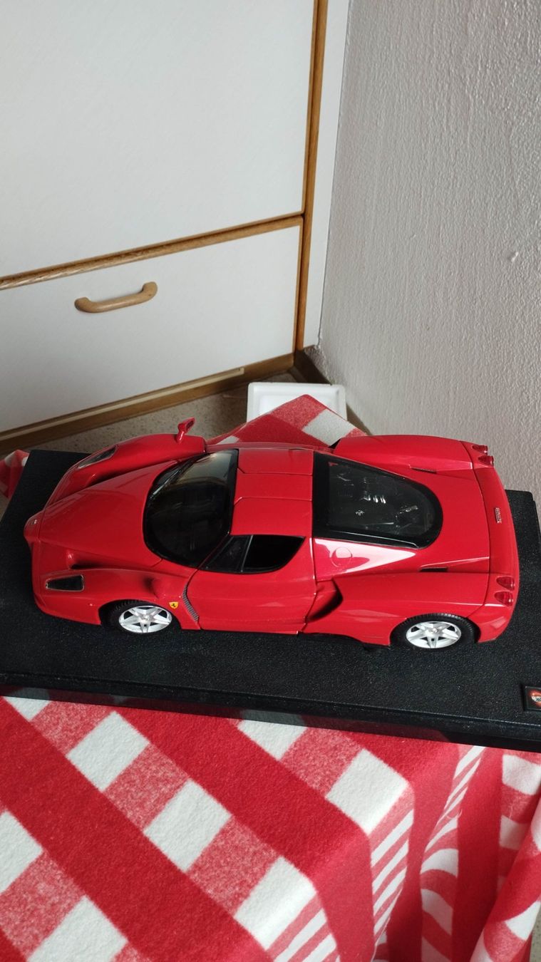 Hot Wheels Modellautos: Ferrari Enzo – Gebraucht aus Chur von oriori 1