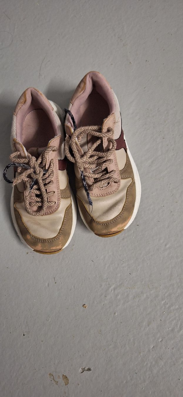 Scarpe da uomo: Turnschuhe grösse 33 – Usato da Othmarsingen venduto da Dijana1985