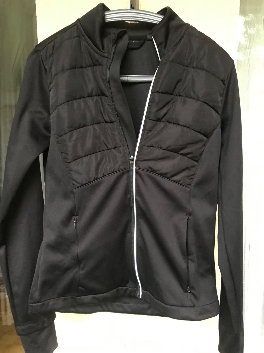 Jacken: schwarze Damenjacke Grösse S – Neu (gemäss Beschreibung) aus Au/ZH von markthallerapperswil