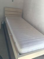 Bett, Lattenrost, Matratze und Nachttisch 80 x 200