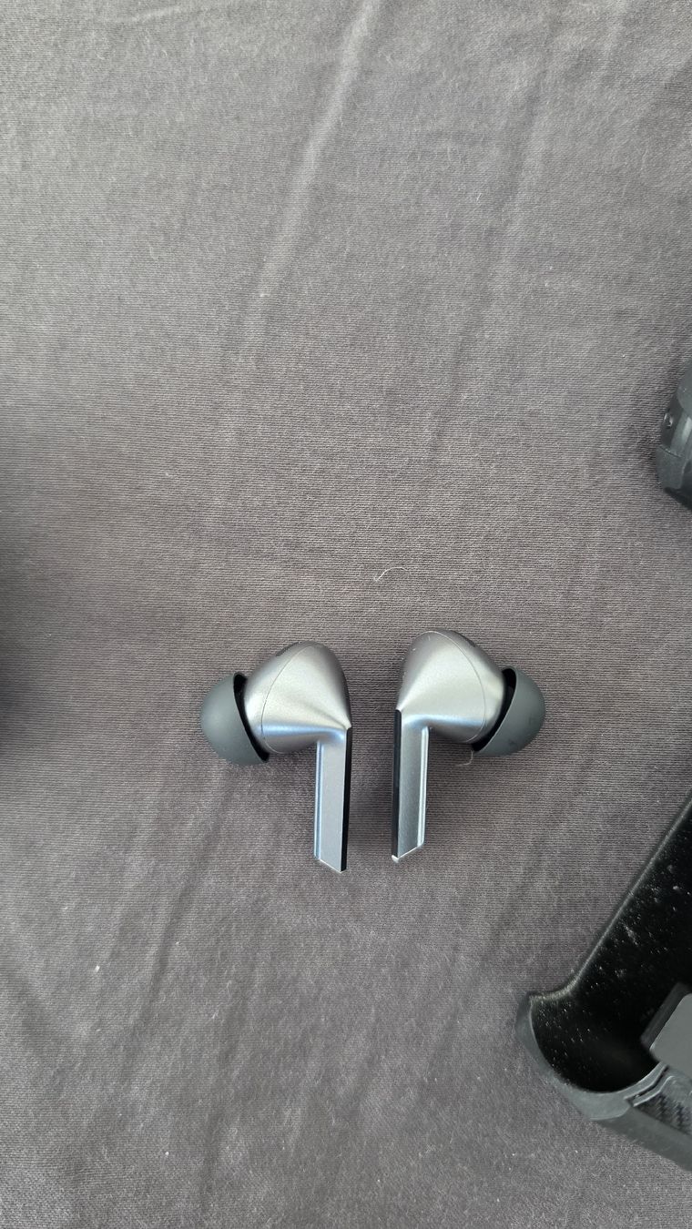 Samsung Kopfhörer: Samsung Galaxy Buds 3 Pro with Case and protector case – Gebraucht aus Bassersdorf von LiveLove 2