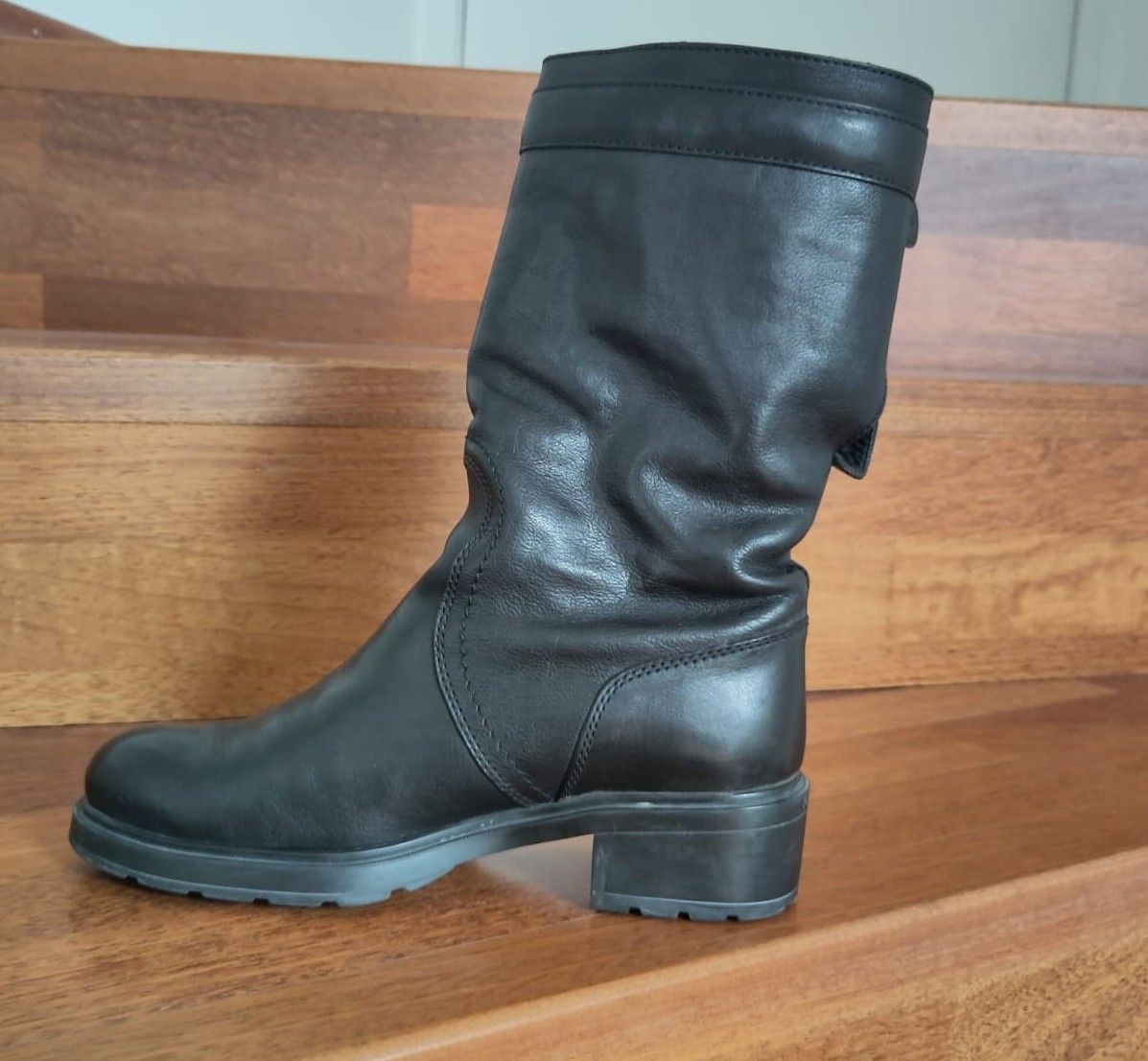 Hogan Scarpe da donna: Bottes noires Hogan en cuir avec boucle – Nuovo (secondo la descrizione) da Lausanne venduto da HelenaK 1