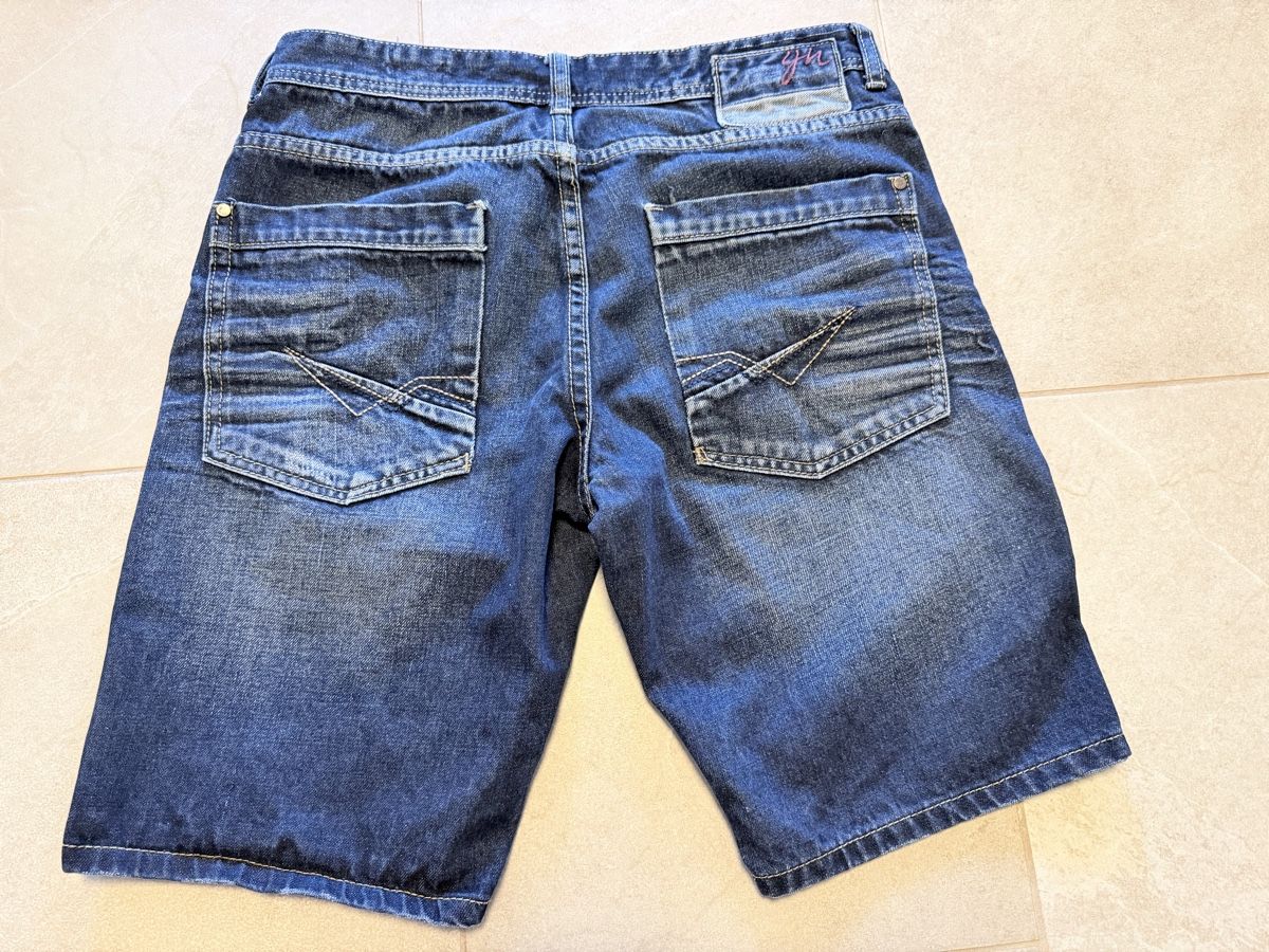 Jeans: Shorts Jeans. Gr. 32/M/176 – Usato da Brüttisellen venduto da Ayersa 1