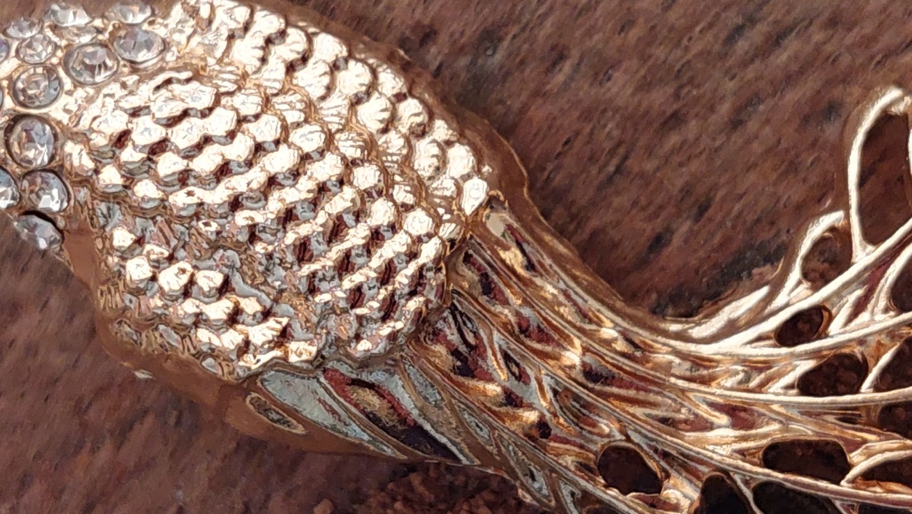 Broches & Aiguilles: Grosse sehr elegante Pfau Brosche mit Strass – Neuf (Voir description) à Oberwil BL par Hunajakakku 3