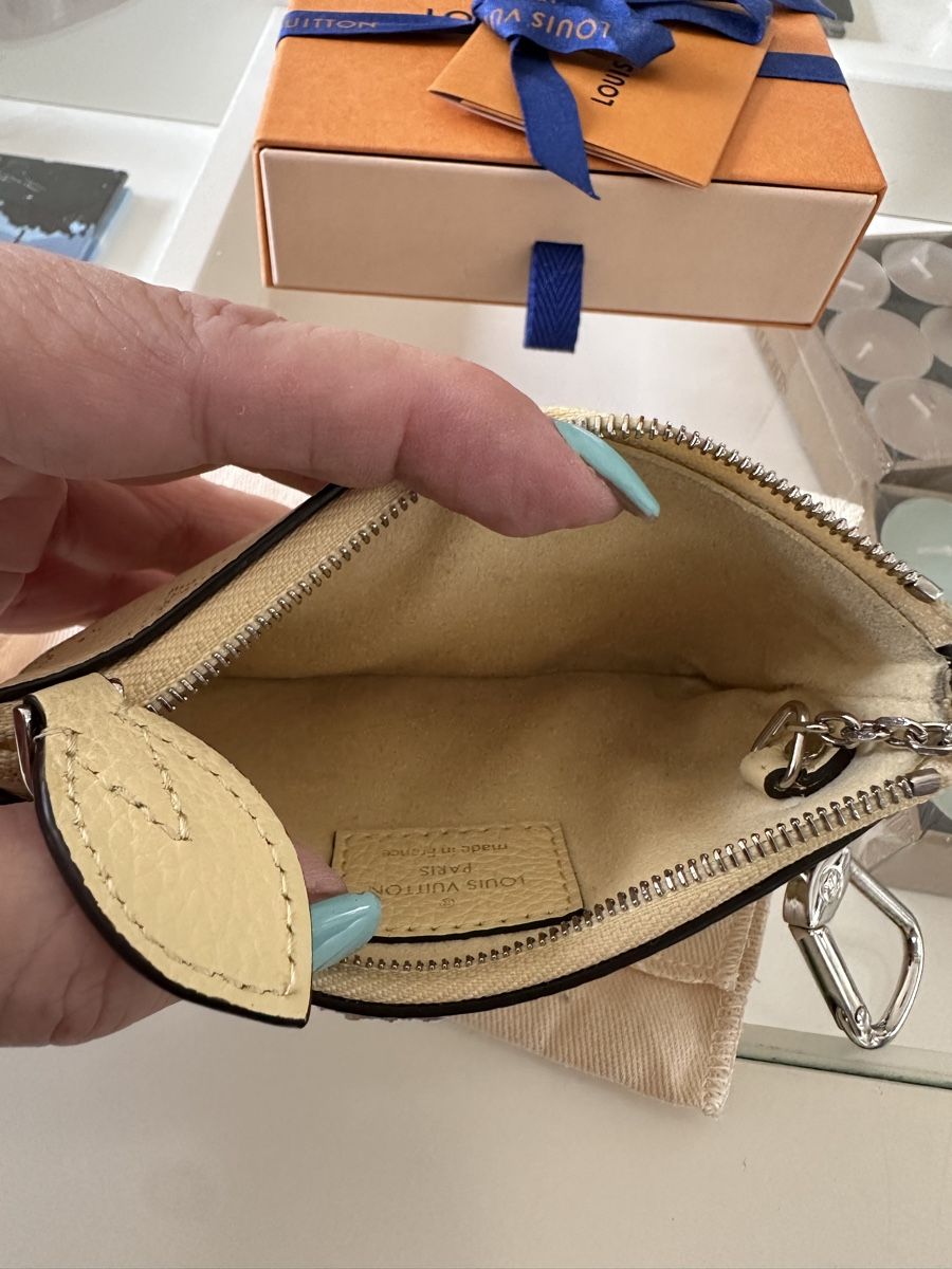 Louis Vuitton Portachiavi: Louis Vuitton porte cles mahina leather – Usato da Mendrisio venduto da ketolin 4