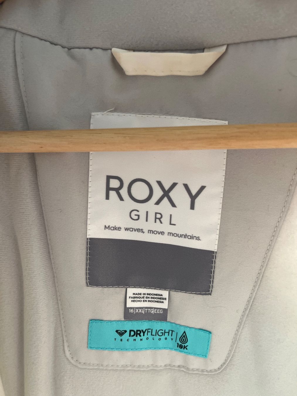 Roxy Vestes & Manteaux: Veste de ski ROXY taille 16 ans ado – D'occasion à Corcelles NE par mqu_dz2p 2