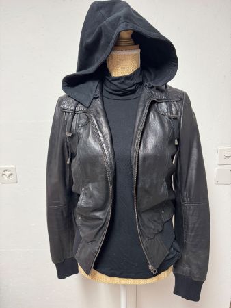Veste en cuir noir avec capuche - parfait pour l'hiver! M