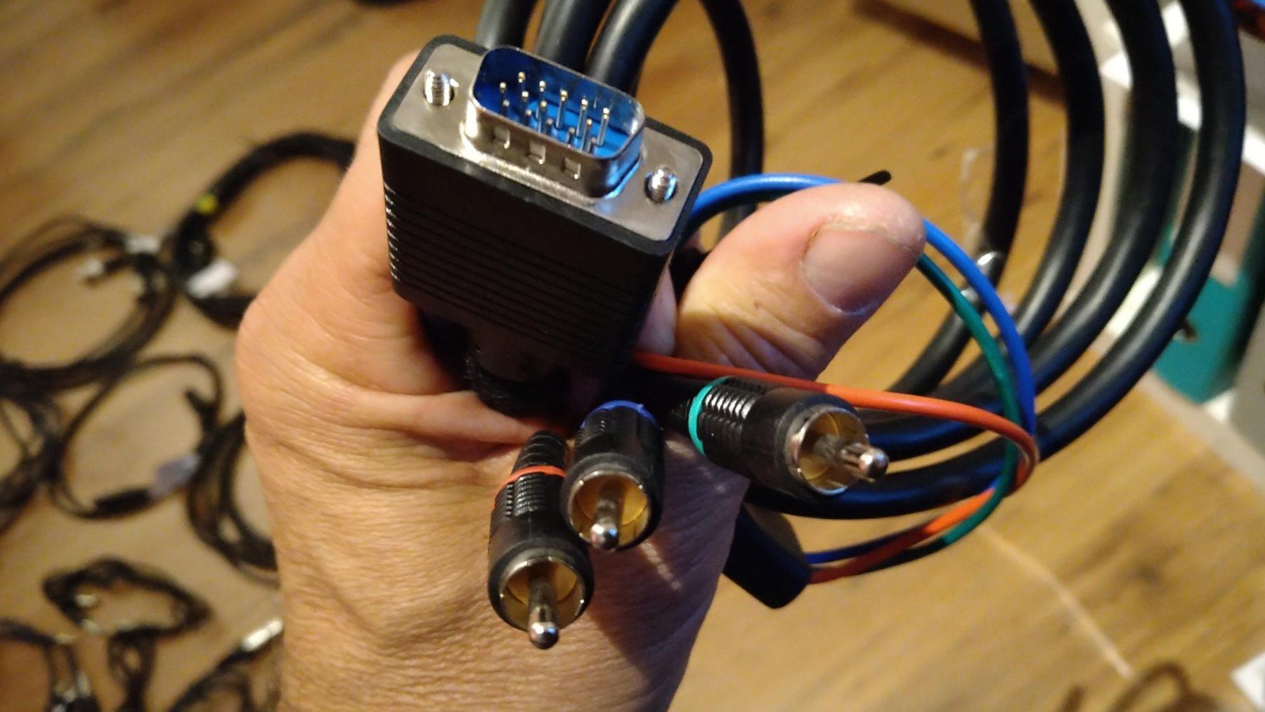 Câbles: Kabel  zu Beamer – Neuf (Voir description) à Gelterkinden par martinom 1