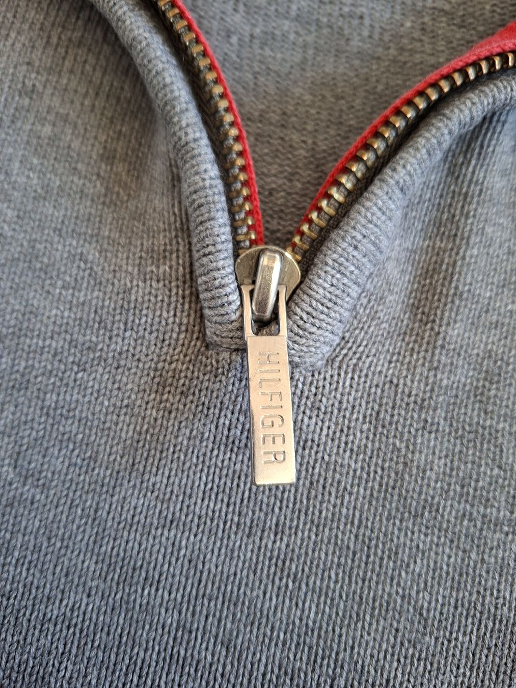 Tommy Hilfiger Maglioni & Felpe: Pull 1/4 zip Tommy Hilfiger gris fermeture éclair taille XL – Usato da Renens VD venduto da ser_j2fn 4