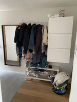 Praktische Garderobe: Spiegel, Schrank & Schuhregal
