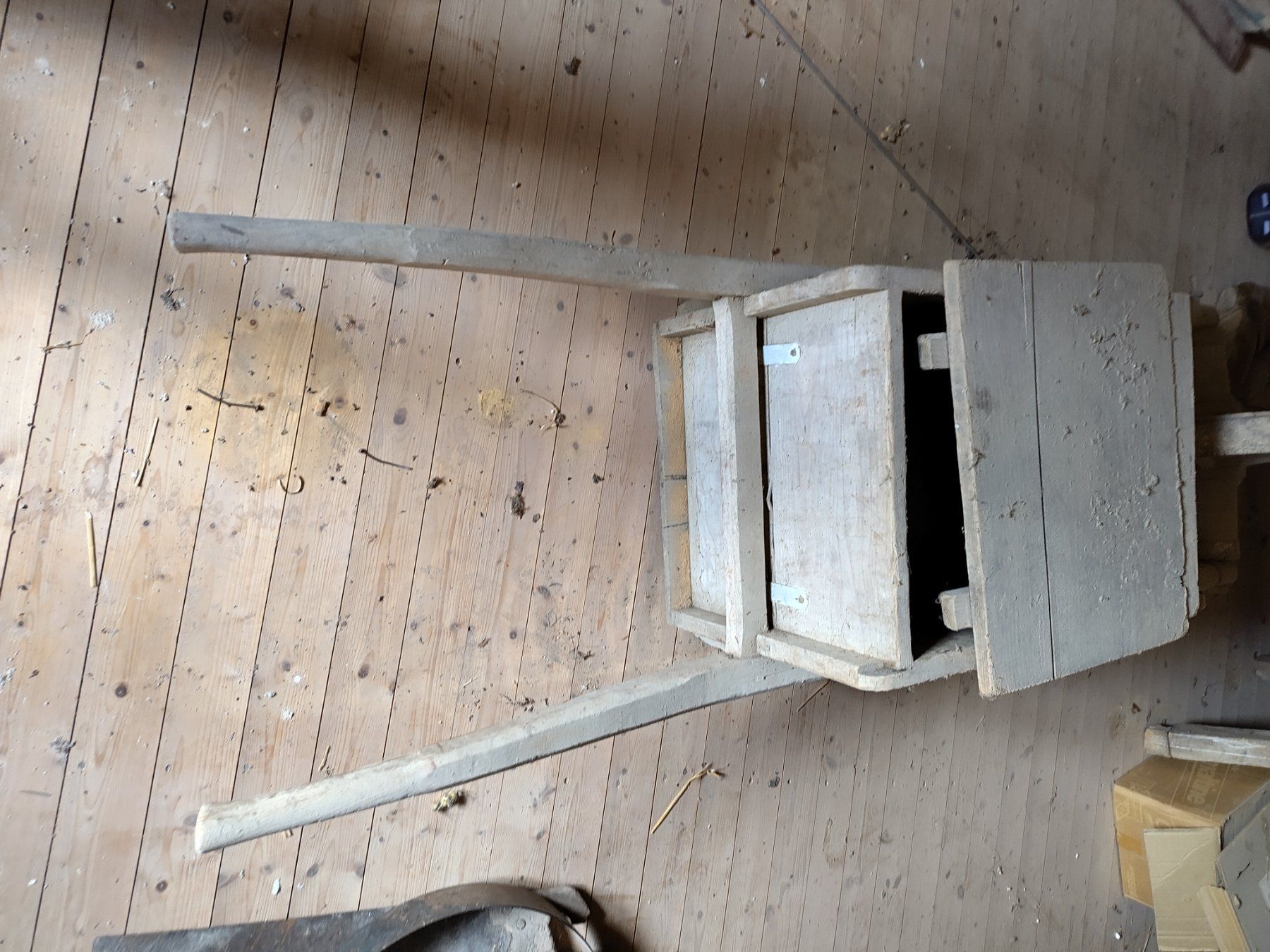Carriole: Brouette ancienne en bois – Usato da Les Reussilles venduto da cha_y72l 2
