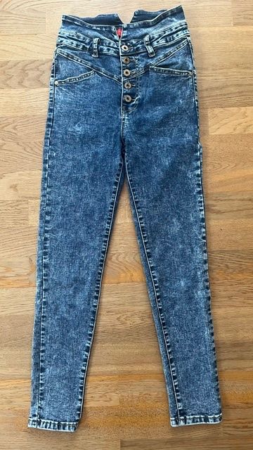Jeans: Lässige, blau melierte Jeans – Usato da Steinmaur venduto da Dyleila