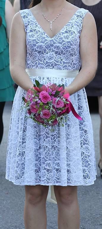 Kleider: Elfenbeinfarbenes Hochzeitskleid / Kleid mit Spitze – Gebraucht aus Basel von kru_m5x5
